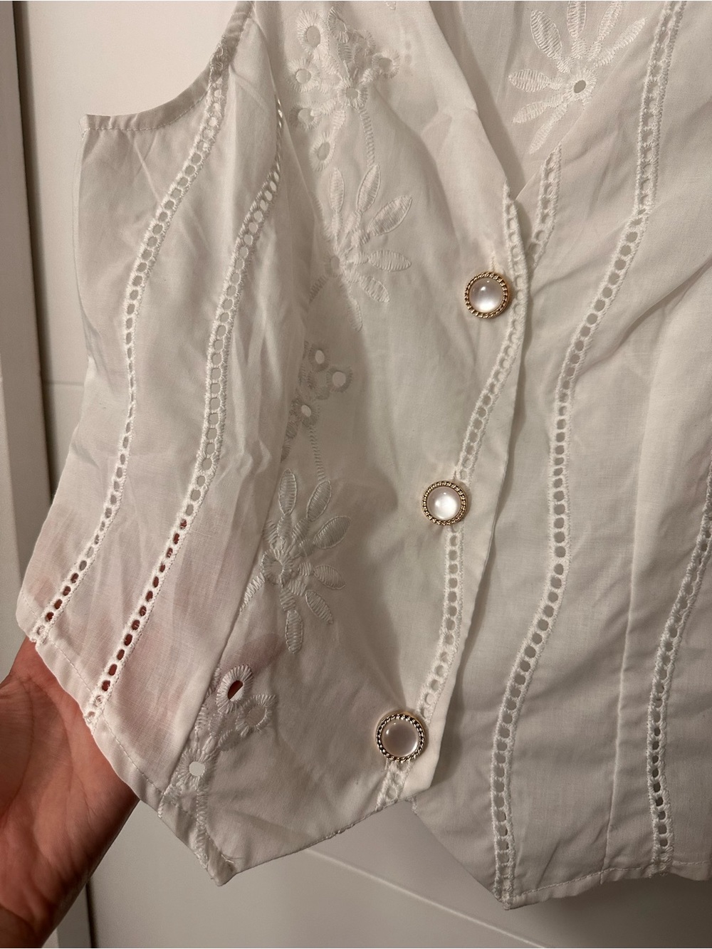 Women’s White Eyelet Button-Front Vest Top PTP 17.5” - Picture 3 of 5
